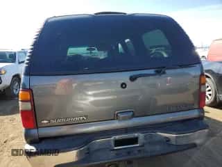 2002 Chevrolet Suburban LS z VIN 3GNFK16Z12G273440, wystawiony jako Copart lot #72806534 z przebiegiem 214 158 mil mil oraz Szkoda całkowita • Salvage title. Historia ofert i sprzedaży dostępna na DreamBid. Obrazek 6.