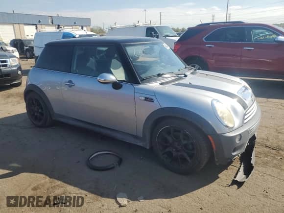 2006 MINI Hardtop S с VIN WMWRE33586TJ37385, выставлен на аукционе Copart как лот 86484315 с пробегом 78 669 миль миль и Списание • Salvage title. История ставок и продаж доступна на DreamBid. Изображение 4.