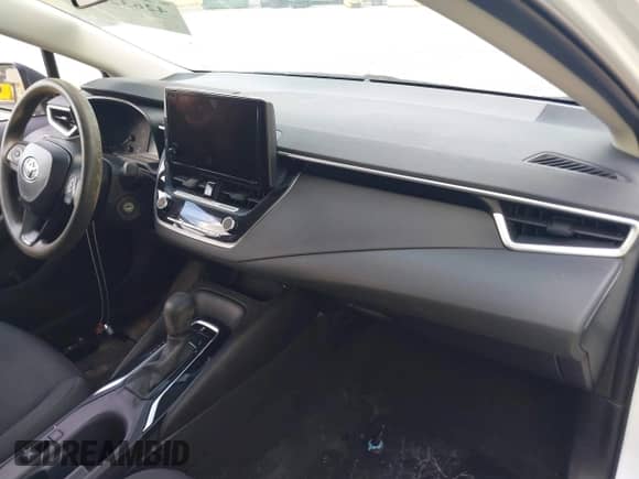 2024 Toyota Corolla LE z VIN 5YFB4MDE9RP194489, wystawiony jako IAAI lot #42632028 z przebiegiem 22 737 mil mil oraz . Historia ofert i sprzedaży dostępna na DreamBid. Obrazek 5.