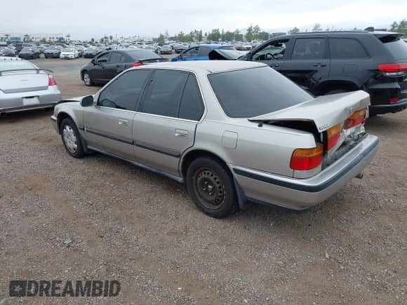 1991 Honda Accord LX z VIN JHMCB7655MC000372, wystawiony jako IAAI lot #42372597 z przebiegiem 153 129 mil mil oraz . Historia ofert i sprzedaży dostępna na DreamBid. Obrazek 3.