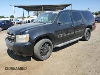 2010 Chevrolet Suburban LT z VIN 1GNUCJE03AR250327, wystawiony jako Copart lot #73121334 z przebiegiem 147 909 mil mil oraz Szkoda całkowita • Salvage title. Historia ofert i sprzedaży dostępna na DreamBid. Obrazek 1.