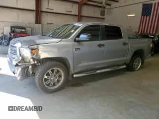 2016 Toyota Tundra SR5 с VIN 5TFDW5F10GX571146, выставлен на аукционе Copart как лот 71034345 с пробегом 121 978 миль миль и Списание • Salvage title. История ставок и продаж доступна на DreamBid. Изображение 1.
