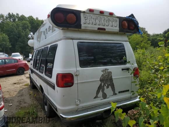 2000 Dodge RAM z VIN 2B7LB31Z7YK137484, wystawiony jako Copart lot #67796765 z przebiegiem Nie podano mil oraz Czysty tytuł • Clean title. Historia ofert i sprzedaży dostępna na DreamBid. Obrazek 6.