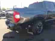 2018 Toyota Tundra SR5 z VIN 5TFEM5F13JX126580, wystawiony jako IAAI lot #43546186 z przebiegiem 34 117 mil mil oraz . Historia ofert i sprzedaży dostępna na DreamBid. Obrazek 6.