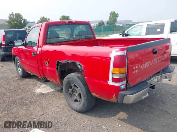 2000 Chevrolet Silverado 1500 LS with VIN 1GCEC14W0YZ292676, listed as a IAAI auction lot 42950714 with 149,605 mi miles and . Bid and sale history available at DreamBid. Image 3.