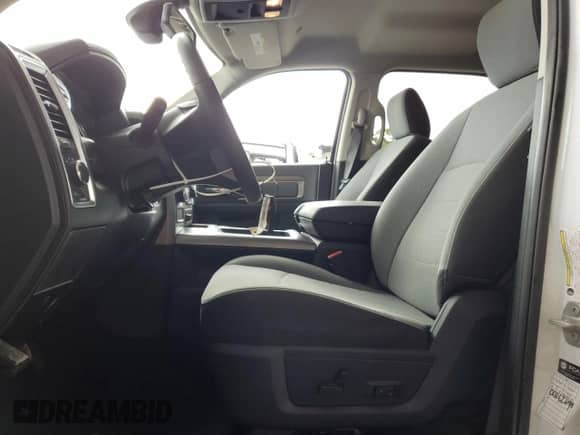 2023 Ram 1500 SLT z VIN 1C6RR6LG6PS580210, wystawiony jako Copart lot #59706045 z przebiegiem 38 785 mil mil oraz Nie do naprawy • Non repairable. Historia ofert i sprzedaży dostępna na DreamBid. Obrazek 7.