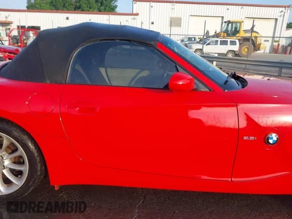 2003 BMW Z4 2.5i с VIN 4USBT33473LS47948, выставлен на аукционе IAAI как лот 42151273 с пробегом 100 924 миль миль и . История ставок и продаж доступна на DreamBid. Изображение 13.