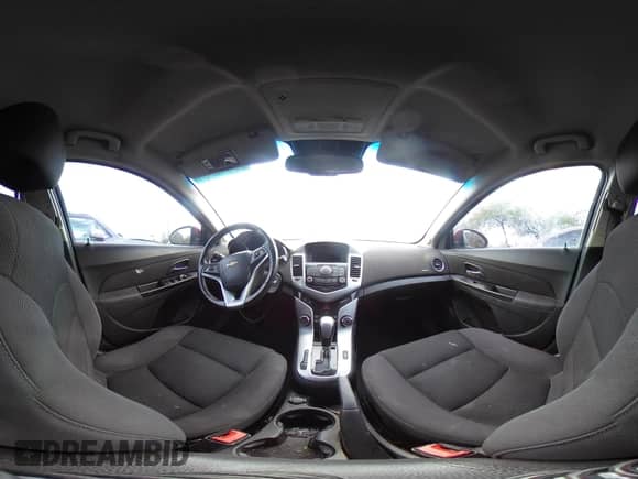 2013 Chevrolet Cruze 1LT z VIN 1G1PC5SB1D7269678, wystawiony jako IAAI lot #43396426 z przebiegiem 171 016 mil mil oraz . Historia ofert i sprzedaży dostępna na DreamBid. Obrazek 18.