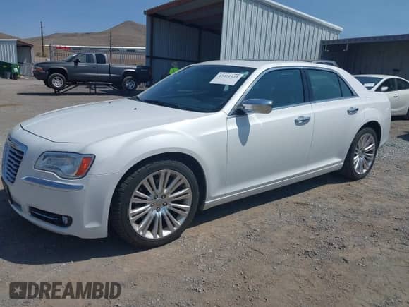 2013 Chrysler 300 C с VIN 2C3CCAET1DH507346, выставлен на аукционе IAAI как лот 42421323 с пробегом 143 269 миль миль и . История ставок и продаж доступна на DreamBid. Изображение 17.