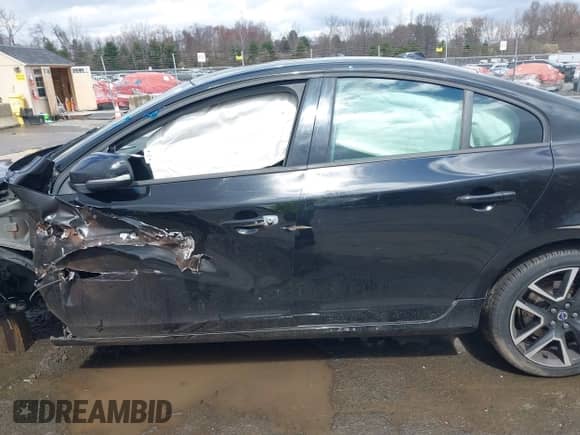 2018 Volvo S60 Dynamic с VIN YV140MTLXJ2459745, выставлен на аукционе IAAI как лот 41988052 с пробегом 133 268 миль миль и . История ставок и продаж доступна на DreamBid. Изображение 14.