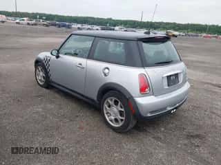 2006 MINI Hardtop S with VIN WMWRE33556TJ37120, listed as a IAAI auction lot 42601923 with 51,501 mi miles and . Bid and sale history available at DreamBid. Image 3.