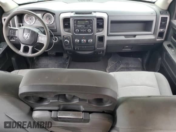 2019 Ram 1500 Express z VIN 1C6RR7FT4KS597501, wystawiony jako Copart lot #84576835 z przebiegiem 141 430 mil mil oraz Czysty tytuł • Clean title. Historia ofert i sprzedaży dostępna na DreamBid. Obrazek 8.