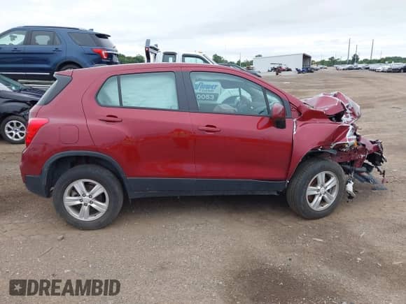 2021 Chevrolet Trax LS z VIN KL7CJNSB8MB354653, wystawiony jako IAAI lot #42664655 z przebiegiem 58 592 mil mil oraz . Historia ofert i sprzedaży dostępna na DreamBid. Obrazek 13.