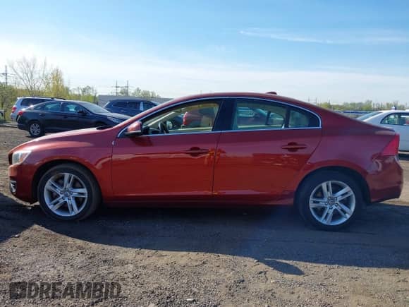 2015 Volvo S60 T5 Premier с VIN YV1612TB3F1309765, выставлен на аукционе IAAI как лот 42108221 с пробегом 103 874 миль миль и . История ставок и продаж доступна на DreamBid. Изображение 14.
