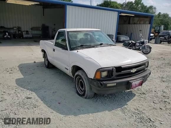 1996 Chevrolet S-10 with VIN 1GCCS1442TK131224, listed as a Copart auction lot 62738005 with 116,671 mi miles and Salvage title. Bid and sale history available at DreamBid. Image 13.