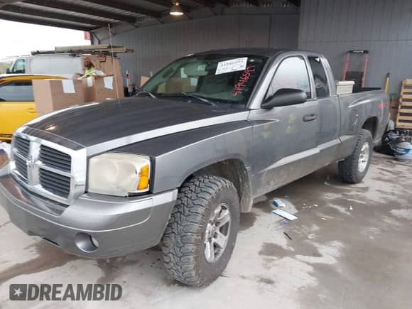 2007 Dodge Dakota SLT with VIN 1D7HW42K37S180165, listed as a IAAI auction lot 41946593 with 389,607 mi miles and . Bid and sale history available at DreamBid. Image 2.