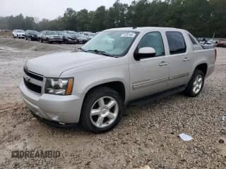 2009 Chevrolet Avalanche 1LT with VIN 3GNEC22J09G269162, listed as a Copart auction lot 44397065 with 104,632 mi miles and Salvage title. Bid and sale history available at DreamBid. Image 1.