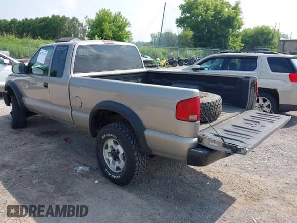 2003 Chevrolet S-10 LS с VIN 1GCCT19X738149232, выставлен на аукционе IAAI как лот 42727630 с пробегом 53 595 миль миль и . История ставок и продаж доступна на DreamBid. Изображение 3.