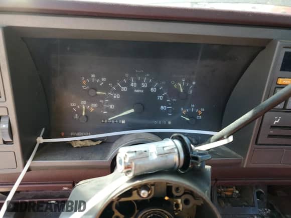 1993 GMC Sierra 1500 с VIN 1GTDC14Z2PE539076, выставлен на аукционе Copart как лот 71788105 с пробегом 128 840 миль миль и Списание • Salvage title. История ставок и продаж доступна на DreamBid. Изображение 9.