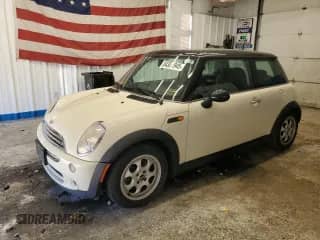 2005 MINI Hardtop with VIN WMWRC33445TJ68189, listed as a Copart auction lot 84388945 with 112,756 mi miles and Salvage title. Bid and sale history available at DreamBid. Image 1.