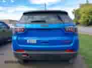 2022 Jeep Compass Trailhawk z VIN 3C4NJDDB4NT208902, wystawiony jako IAAI lot #43244688 z przebiegiem 16 647 mil mil oraz . Historia ofert i sprzedaży dostępna na DreamBid. Obrazek 17.