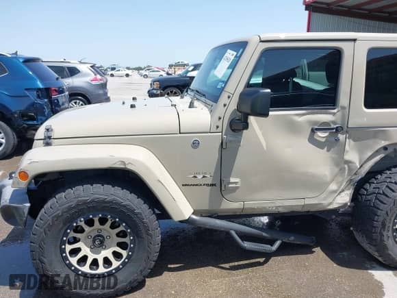 2018 Jeep Wrangler Sahara with VIN 1C4AJWBGXJL811092, listed as a IAAI auction lot 42305620 with 41,021 mi miles and . Bid and sale history available at DreamBid. Image 6.