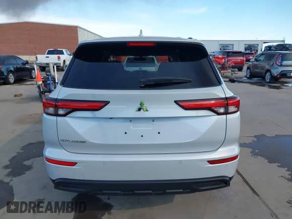 2024 Mitsubishi Outlander ES with VIN JA4J3UA85RZ004684, listed as a IAAI auction lot 41289047 with 18,819 mi miles and . Bid and sale history available at DreamBid. Image 16.