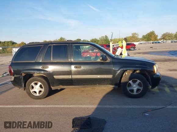 2004 Chevrolet TrailBlazer LS with VIN 1GNDT13S242338979, listed as a IAAI auction lot 43334950 with 256,783 mi miles and . Bid and sale history available at DreamBid. Image 12.