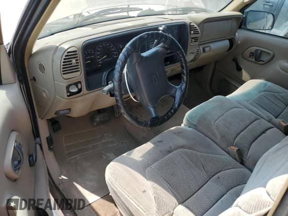 1997 Chevrolet Silverado 1500 z VIN 1GCEC14W6VZ253733, wystawiony jako Copart lot #66991994 z przebiegiem 261 797 mil mil oraz Szkoda całkowita • Salvage title. Historia ofert i sprzedaży dostępna na DreamBid. Obrazek 8.