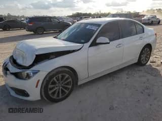 2018 BMW 3 Series 320i xDrive z VIN WBA8A3C50JA489310, wystawiony jako Copart lot #82401724 z przebiegiem 76 179 mil mil oraz Szkoda całkowita • Salvage title. Historia ofert i sprzedaży dostępna na DreamBid. Obrazek 1.