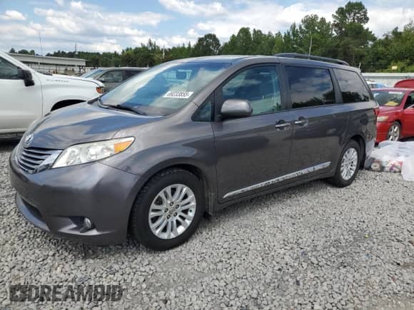 2017 Toyota Sienna XLE Auto Access Seat with VIN 5TDYZ3DC2HS812729, listed as a Copart auction lot 69233855 with 110,462 mi miles and Salvage title. Bid and sale history available at DreamBid. Image 1.