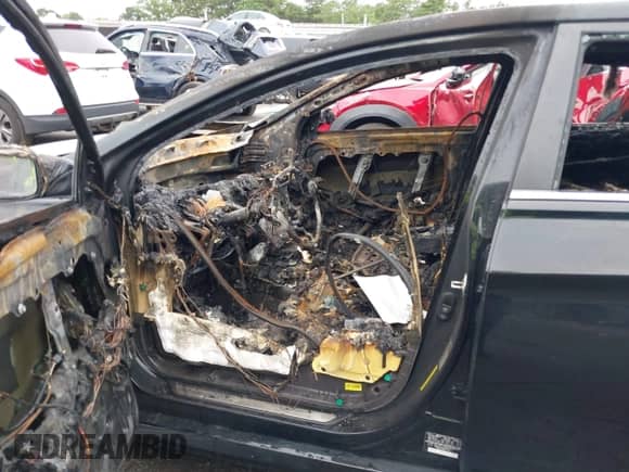 2013 Hyundai Sonata Limited z VIN KMHEC4A4XDA096771, wystawiony jako IAAI lot #42669086 z przebiegiem 157 104 mil mil oraz . Historia ofert i sprzedaży dostępna na DreamBid. Obrazek 5.