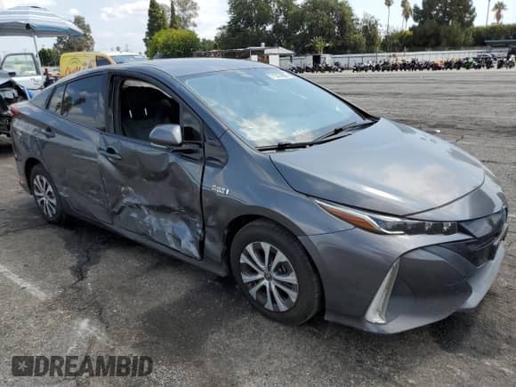 2020 Toyota Prius LE z VIN JTDKARFP8L3157745, wystawiony jako Copart lot #71327865 z przebiegiem 99 386 mil mil oraz Szkoda całkowita • Salvage title. Historia ofert i sprzedaży dostępna na DreamBid. Obrazek 4.