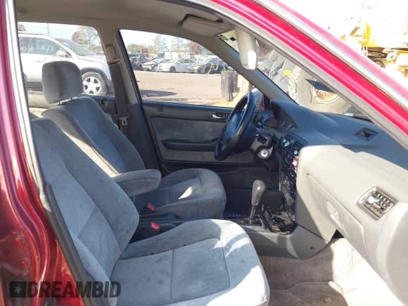 1993 Honda Accord LX z VIN JHMCB7656PC000840, wystawiony jako IAAI lot #40685244 z przebiegiem 97 528 mil mil oraz . Historia ofert i sprzedaży dostępna na DreamBid. Obrazek 5.