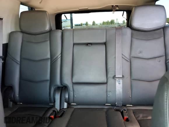 2016 Cadillac Escalade Luxury Collection z VIN 1GYS4BKJ2GR302064, wystawiony jako Copart lot #82099695 z przebiegiem 95 418 mil mil oraz Szkoda całkowita • Salvage title. Historia ofert i sprzedaży dostępna na DreamBid. Obrazek 10.