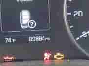 2017 Hyundai Elantra SE z VIN 5NPD84LF5HH048836, wystawiony jako IAAI lot #42636453 z przebiegiem 89 884 mil mil oraz . Historia ofert i sprzedaży dostępna na DreamBid. Obrazek 16.