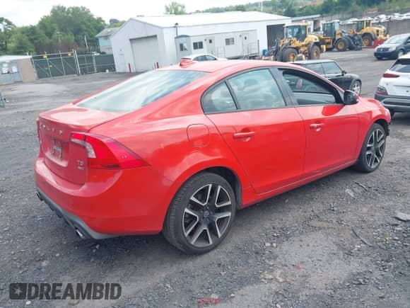 2018 Volvo S60 Dynamic с VIN YV140MTL8J2459839, выставлен на аукционе IAAI как лот 42993213 с пробегом 126 241 миль миль и . История ставок и продаж доступна на DreamBid. Изображение 4.