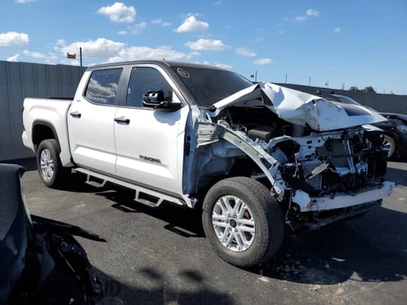2024 Toyota Tundra SR5 with VIN 5TFLA5DBXRX211195, listed as a Copart auction lot 85317785 with 5,711 mi miles and Salvage title. Bid and sale history available at DreamBid. Image 4.