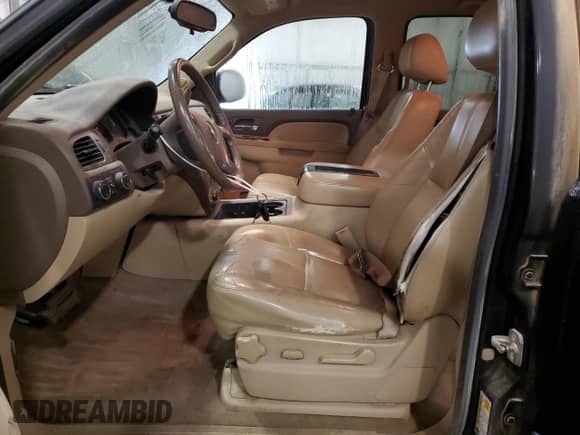 2011 Chevrolet Tahoe LT с VIN 1GNSKBE06BR294341, выставлен на аукционе Copart как лот 83808535 с пробегом 248 703 миль миль и Списание • Salvage title. История ставок и продаж доступна на DreamBid. Изображение 7.