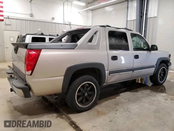 2004 Chevrolet Avalanche z VIN 3GNEK12T24G158555, wystawiony jako Copart lot #57819055 z przebiegiem 178 294 mil mil oraz Czysty tytuł • Clean title. Historia ofert i sprzedaży dostępna na DreamBid. Obrazek 3.