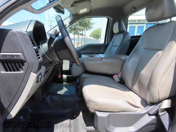 2017 Ford F-150 XL z VIN 1FTMF1C80HKC25364, wystawiony jako Copart lot #86861365 z przebiegiem 195 384 mil mil oraz Szkoda całkowita • Salvage title. Historia ofert i sprzedaży dostępna na DreamBid. Obrazek 9.