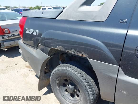 2005 Chevrolet Avalanche LS z VIN 3GNEK12Z65G268322, wystawiony jako IAAI lot #43145824 z przebiegiem 277 887 mil mil oraz . Historia ofert i sprzedaży dostępna na DreamBid. Obrazek 12.