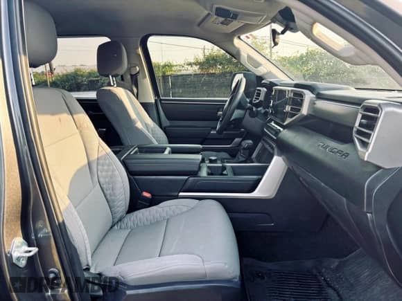 2024 Toyota Tundra SR5 с VIN 5TFLA5EC0RX034325, выставлен на аукционе Copart как лот 69683605 с пробегом 11 435 миль миль и Списание • Salvage title. История ставок и продаж доступна на DreamBid. Изображение 5.