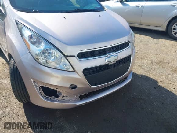 2013 Chevrolet Spark LS z VIN KL8CB6S93DC583599, wystawiony jako IAAI lot #43396778 z przebiegiem 101 563 mil mil oraz . Historia ofert i sprzedaży dostępna na DreamBid. Obrazek 17.
