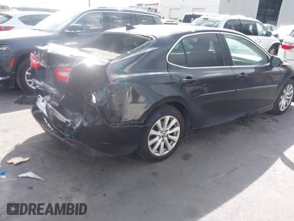 2020 Toyota Camry LE z VIN 4T1C11AK2LU880546, wystawiony jako IAAI lot #43158555 z przebiegiem 276 695 mil mil oraz . Historia ofert i sprzedaży dostępna na DreamBid. Obrazek 4.