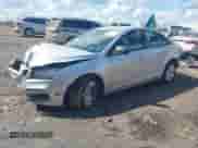 2016 Chevrolet Cruze LS z VIN 1G1PC5SH1G7192531, wystawiony jako IAAI lot #43274753 z przebiegiem 59 423 mil mil oraz . Historia ofert i sprzedaży dostępna na DreamBid. Obrazek 2.