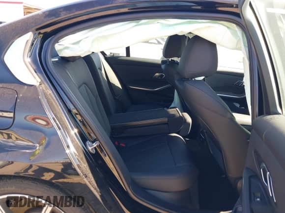 2021 BMW 3 Series 330e xDrive z VIN 3MW5P9J06M8B84969, wystawiony jako IAAI lot #41208810 z przebiegiem 34 199 mil mil oraz . Historia ofert i sprzedaży dostępna na DreamBid. Obrazek 8.