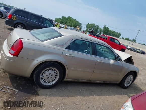 2006 Chrysler 300 with VIN 2C3KA43R26H221471, listed as a IAAI auction lot 42484827 with 86,990 mi miles and . Bid and sale history available at DreamBid. Image 13.