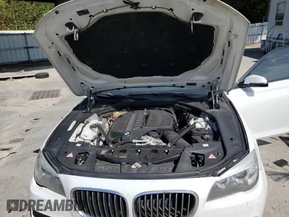 2015 BMW 7 Series 740Li xDrive with VIN WBAYF4C56FGS99183, listed as a Copart auction lot 81801195 with 178,721 mi miles and Salvage title. Bid and sale history available at DreamBid. Image 11.