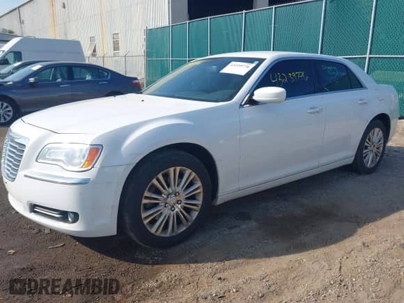 2014 Chrysler 300 с VIN 2C3CCARG7EH207048, выставлен на аукционе IAAI как лот 43239776 с пробегом 134 602 миль миль и . История ставок и продаж доступна на DreamBid. Изображение 2.